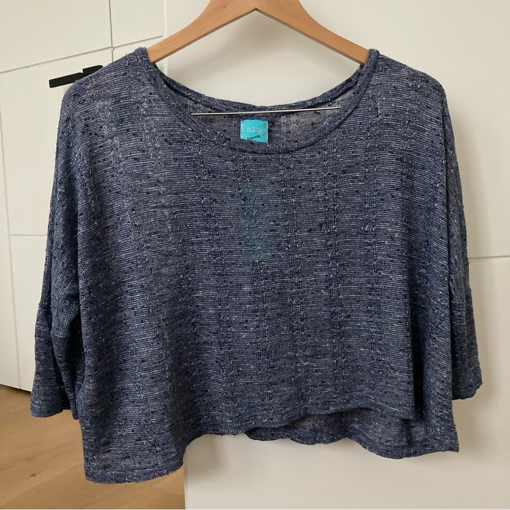 Blue knit crop top